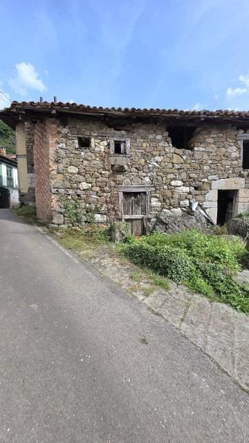 2 bedroom Finca/Country House for sale in Quiros - € 28,000 (Ref: 9978891)