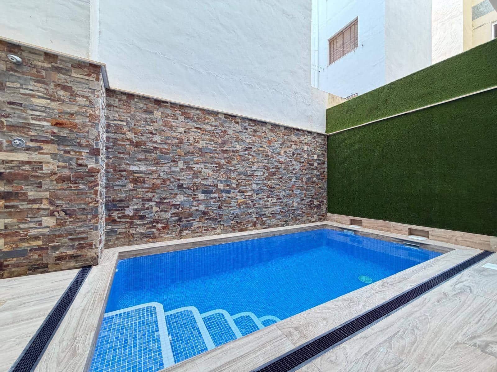 1 quarto Apartamento para venda em Torrevieja com piscina - 155 000 € (Ref: 9983019)