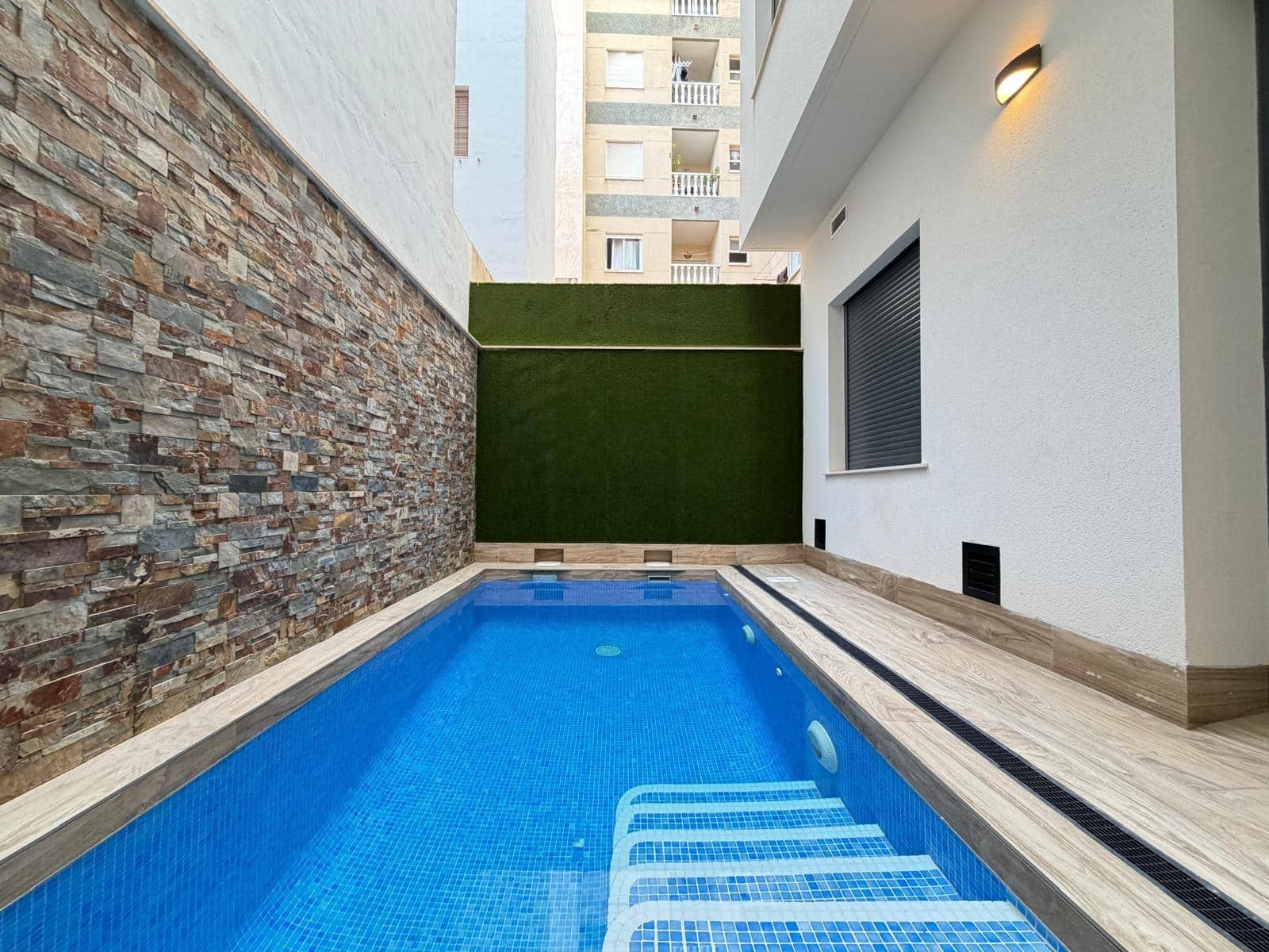 1 quarto Apartamento para venda em Torrevieja com piscina - 155 000 € (Ref: 9983019)