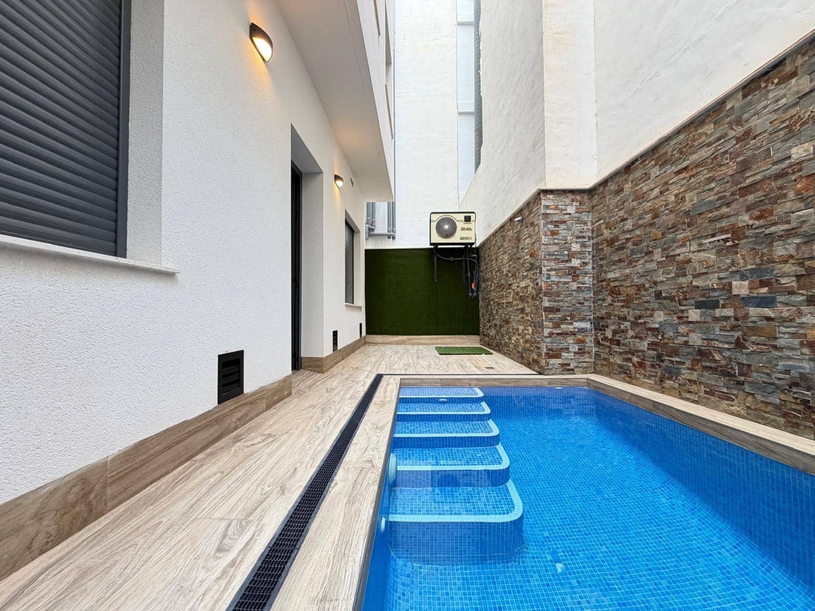 1 quarto Apartamento para venda em Torrevieja com piscina - 155 000 € (Ref: 9983019)