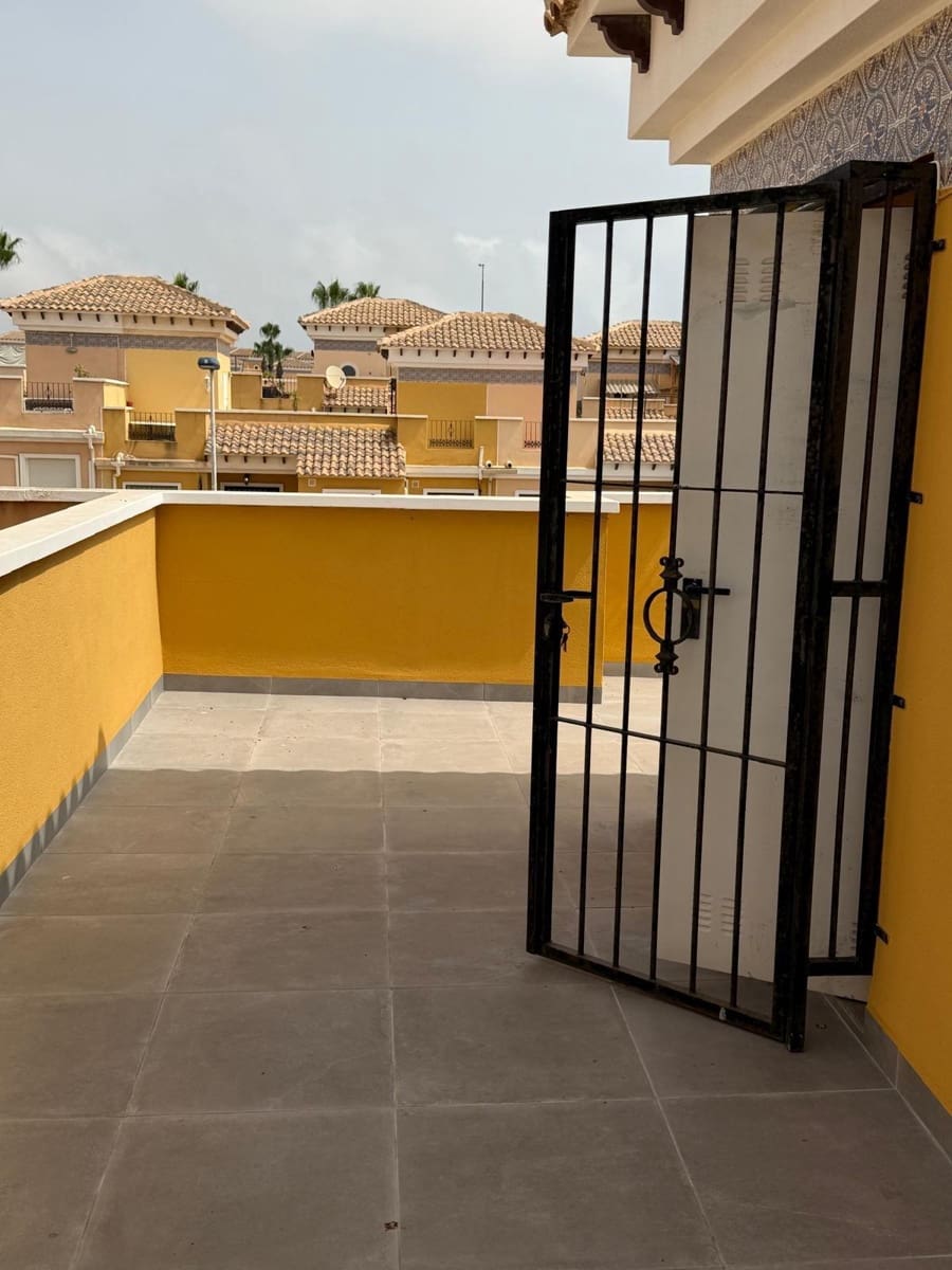 3 sovrum Bungalow till salu i Torrevieja med pool garage - 272 000 € (Ref: 9983020)