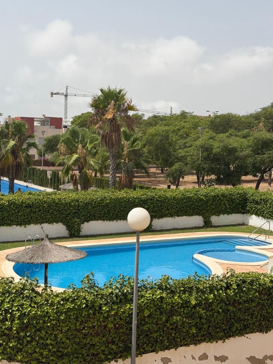 3 sovrum Bungalow till salu i Torrevieja med pool garage - 272 000 € (Ref: 9983020)