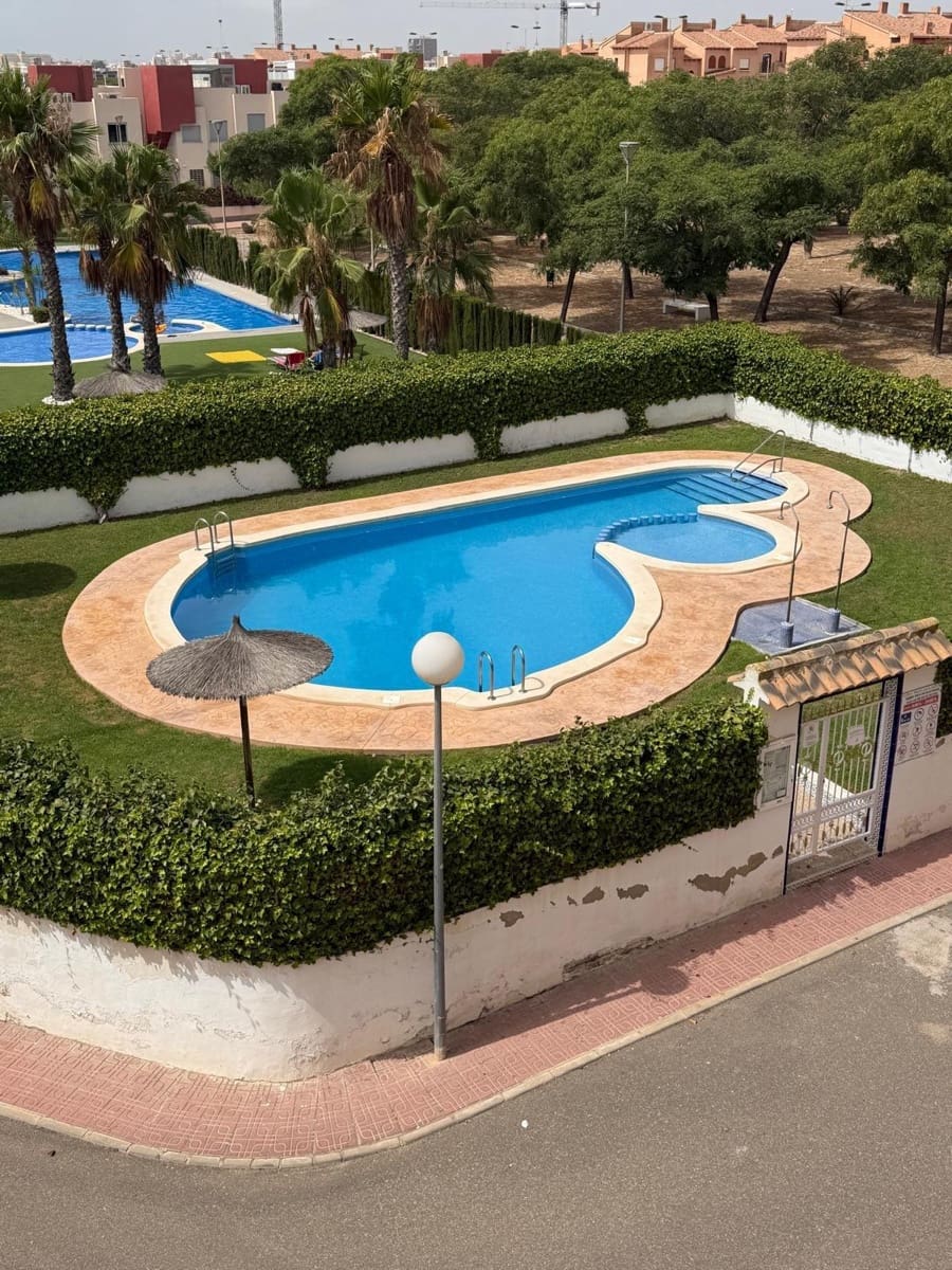 3 sovrum Bungalow till salu i Torrevieja med pool garage - 272 000 € (Ref: 9983020)