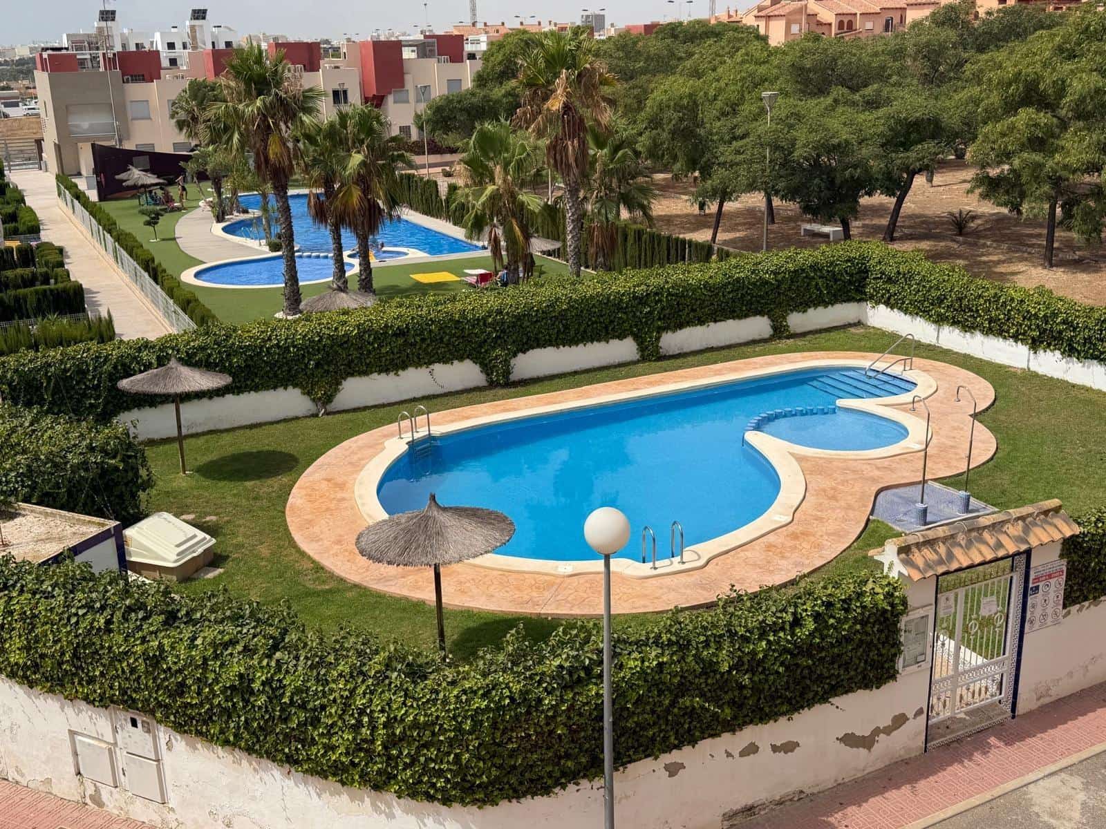 3 sovrum Bungalow till salu i Torrevieja med pool garage - 272 000 € (Ref: 9983020)