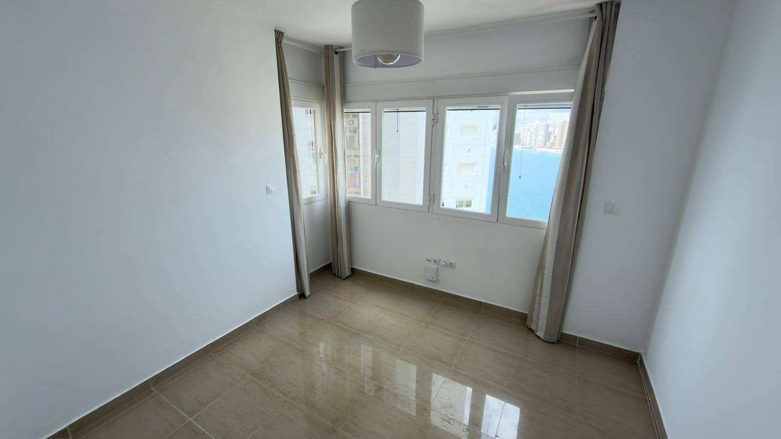 Piso de 3 habitaciones en Benidorm en venta con piscina garaje - 450.000 € (Ref: 9994255)