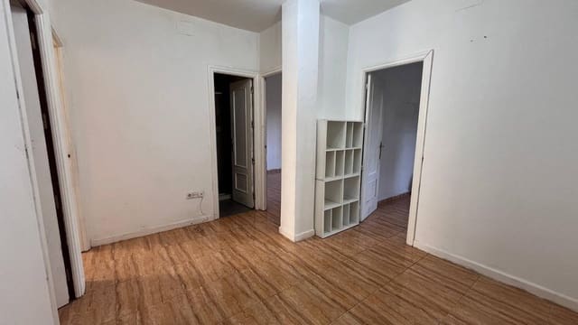 3 bedroom Flat for sale in Arganzuela, Madrid city - € 460,000 (Ref: 9994257)