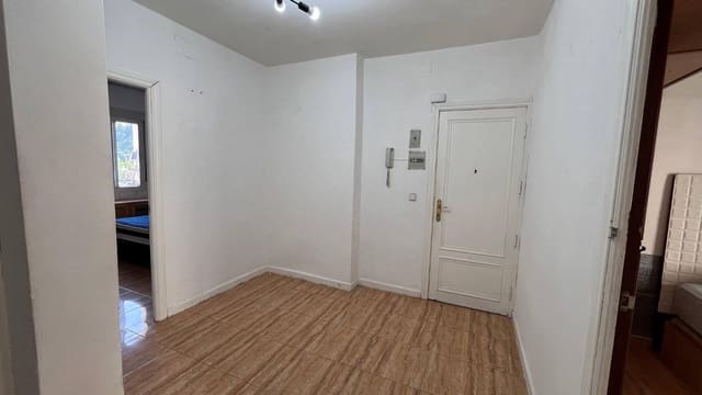 3 bedroom Flat for sale in Arganzuela, Madrid city - € 460,000 (Ref: 9994257)