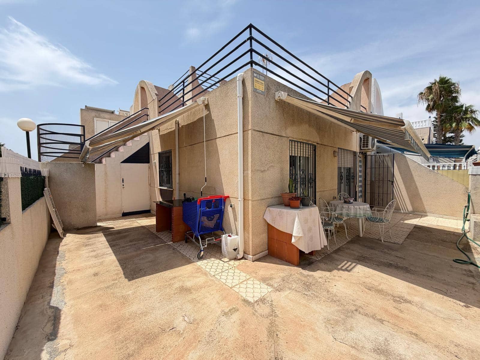2 makuuhuone Rivitalo myytävänä paikassa Torrevieja mukana uima-altaan - 155 000 € (Ref: 9997135)