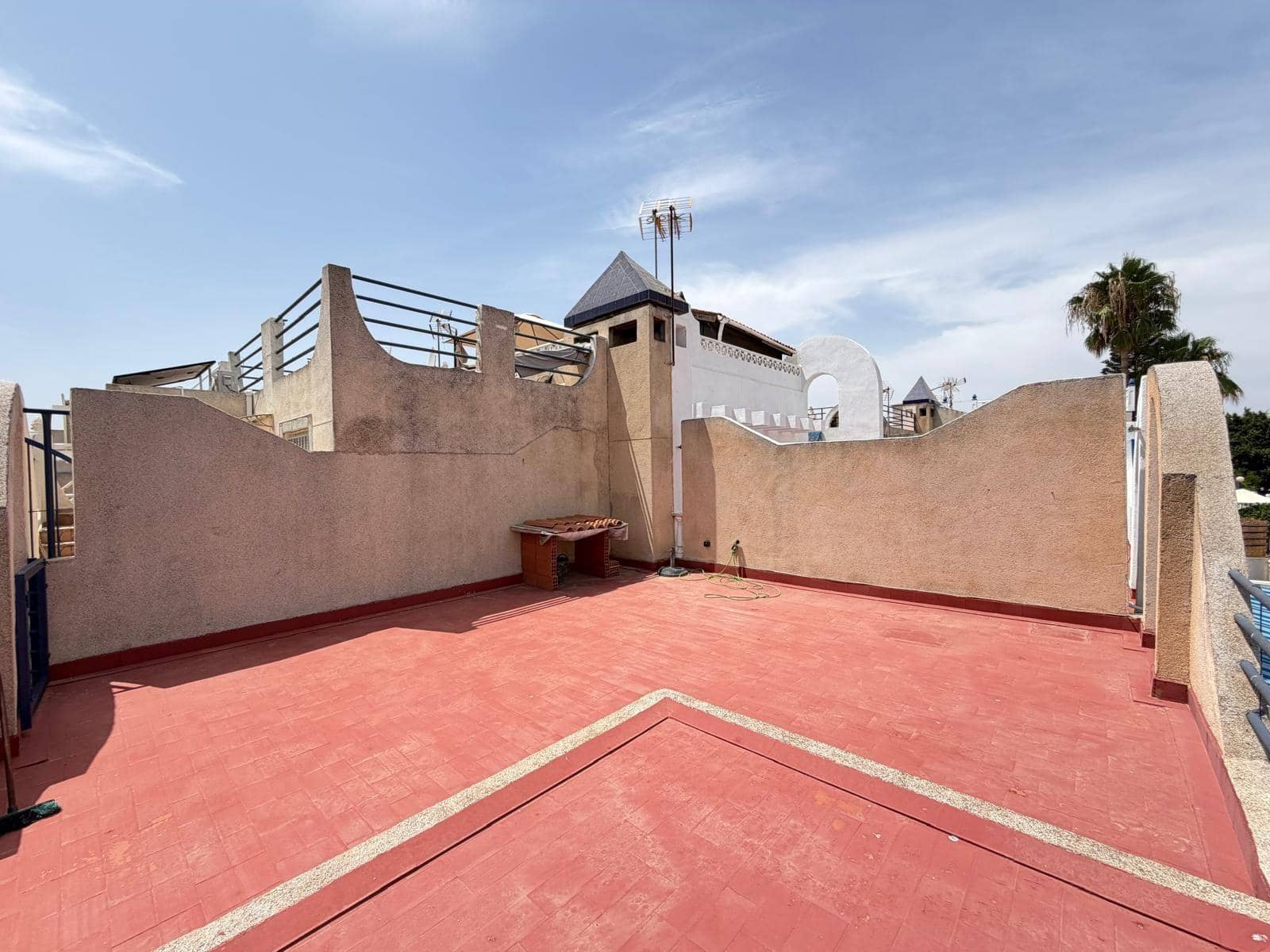 2 makuuhuone Rivitalo myytävänä paikassa Torrevieja mukana uima-altaan - 155 000 € (Ref: 9997135)
