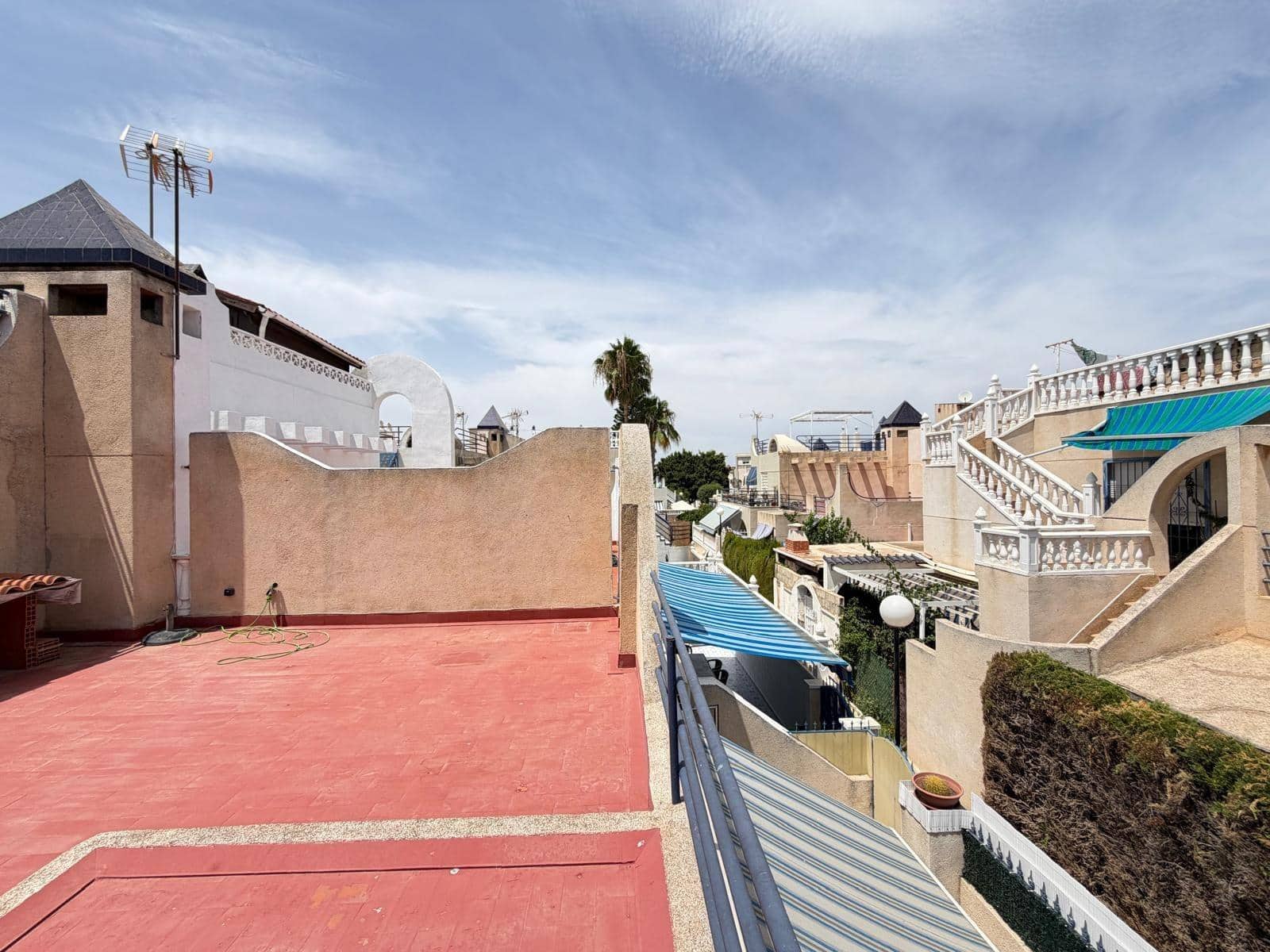 2 makuuhuone Rivitalo myytävänä paikassa Torrevieja mukana uima-altaan - 155 000 € (Ref: 9997135)