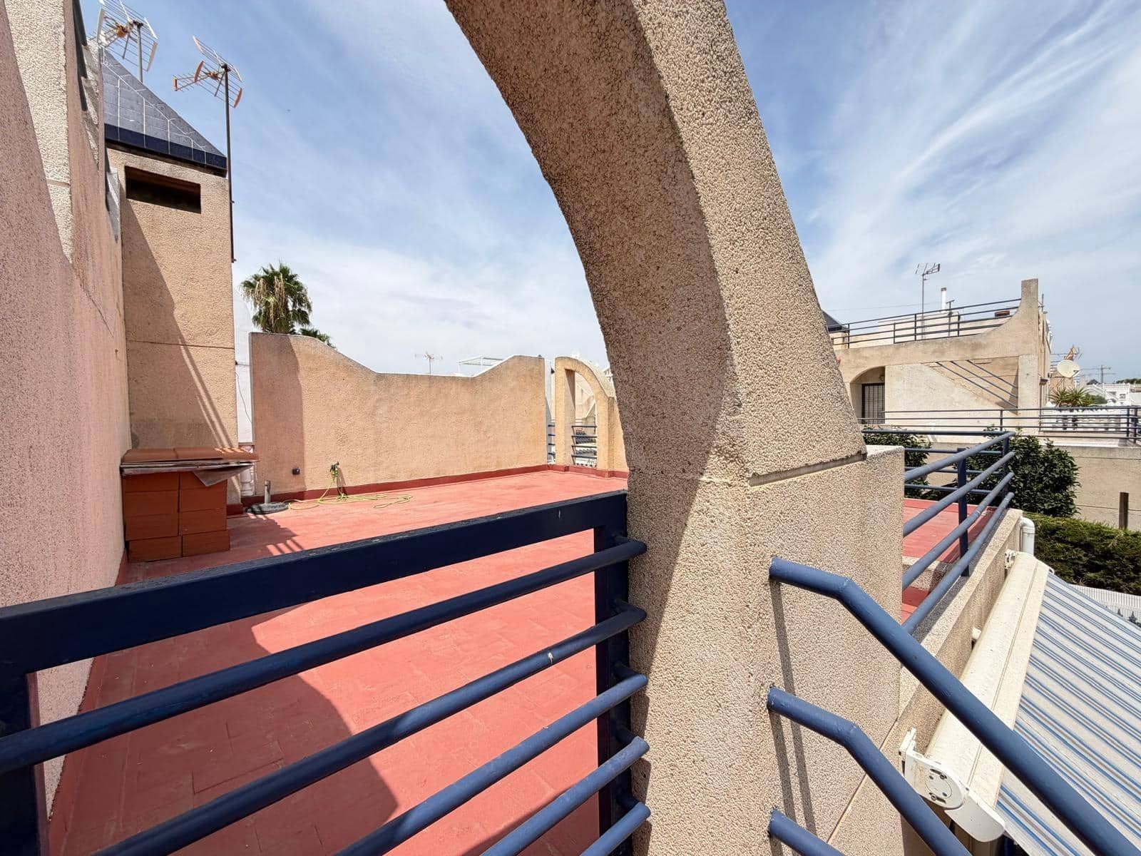 2 makuuhuone Rivitalo myytävänä paikassa Torrevieja mukana uima-altaan - 155 000 € (Ref: 9997135)
