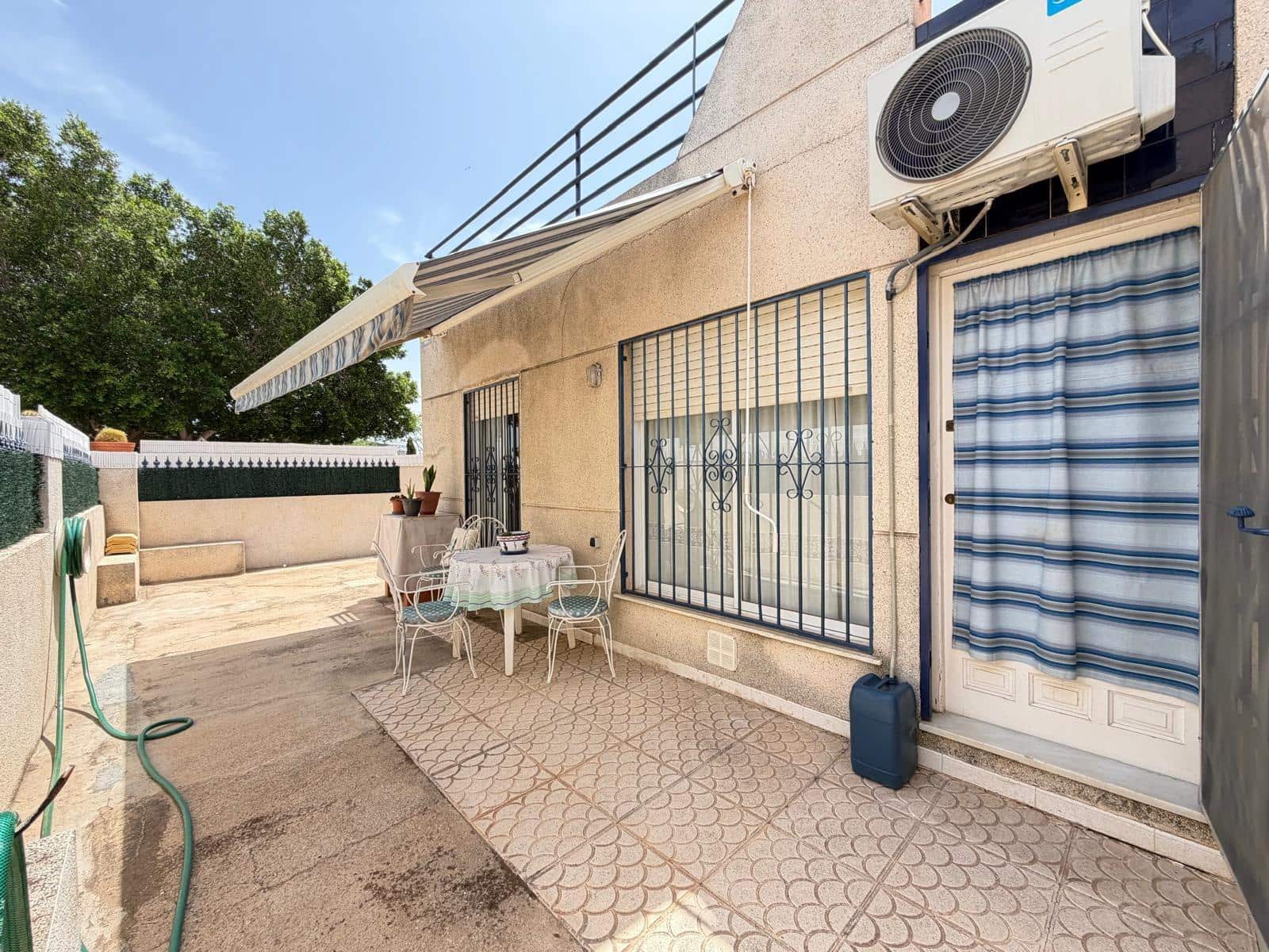 2 makuuhuone Rivitalo myytävänä paikassa Torrevieja mukana uima-altaan - 155 000 € (Ref: 9997135)