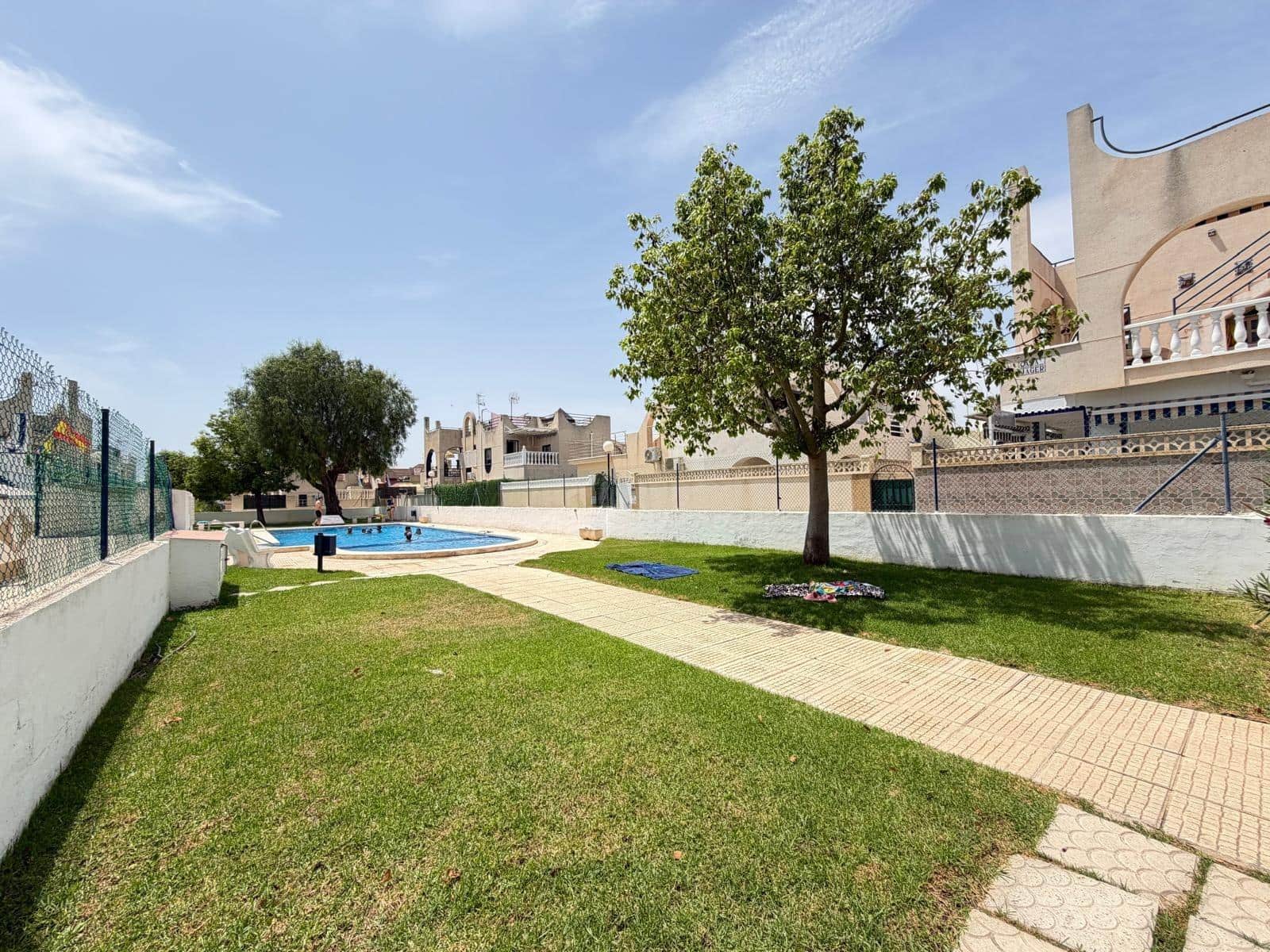 2 makuuhuone Rivitalo myytävänä paikassa Torrevieja mukana uima-altaan - 155 000 € (Ref: 9997135)