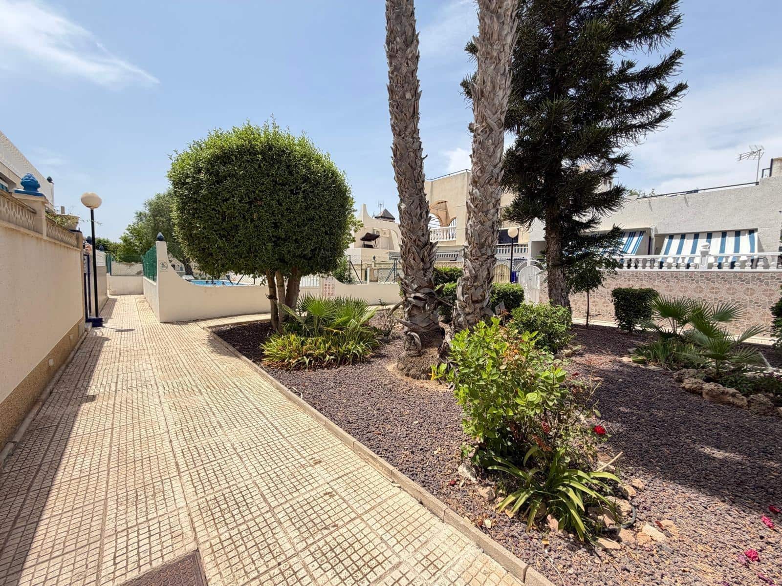 2 makuuhuone Rivitalo myytävänä paikassa Torrevieja mukana uima-altaan - 155 000 € (Ref: 9997135)