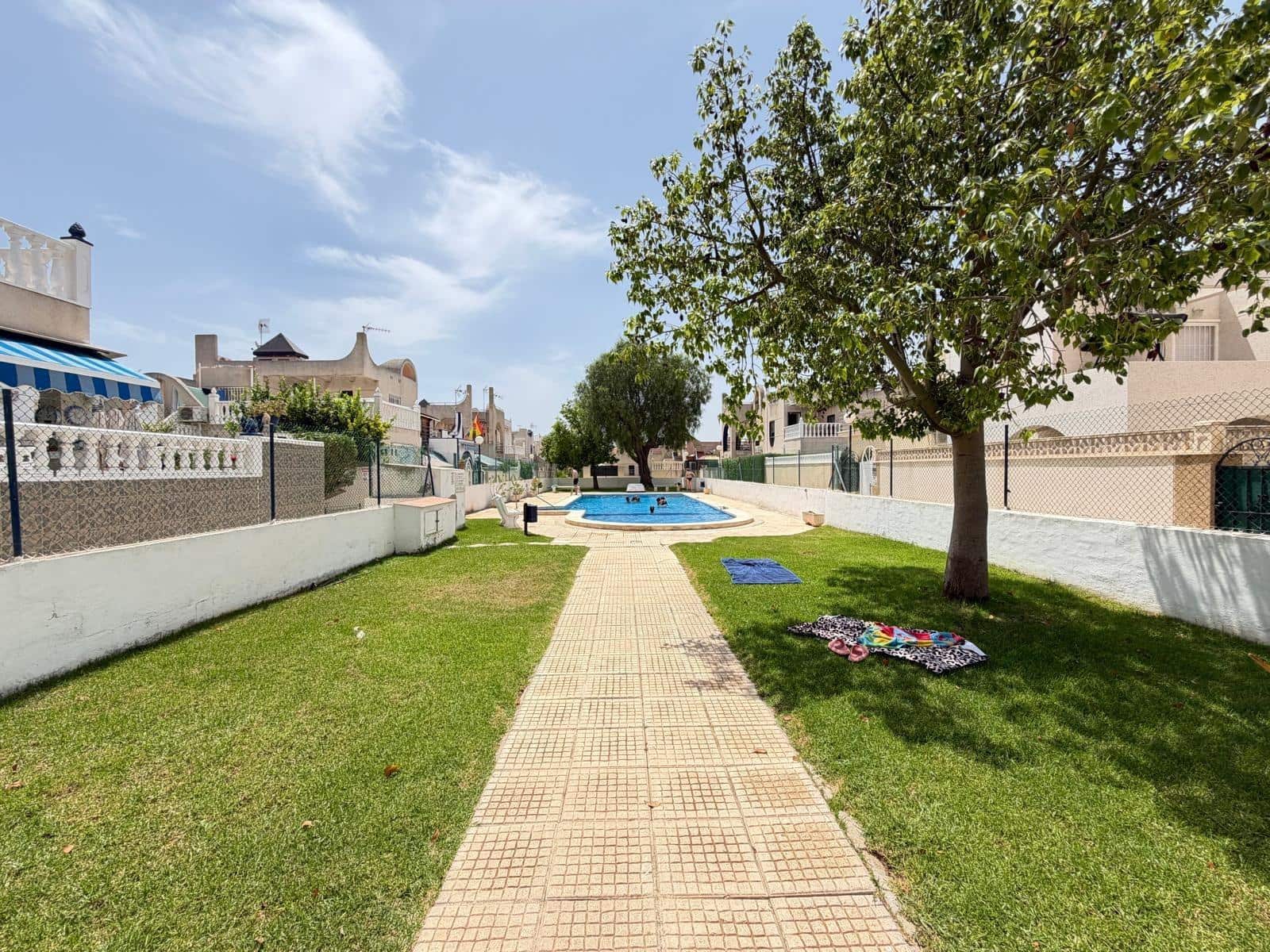 2 makuuhuone Rivitalo myytävänä paikassa Torrevieja mukana uima-altaan - 155 000 € (Ref: 9997135)
