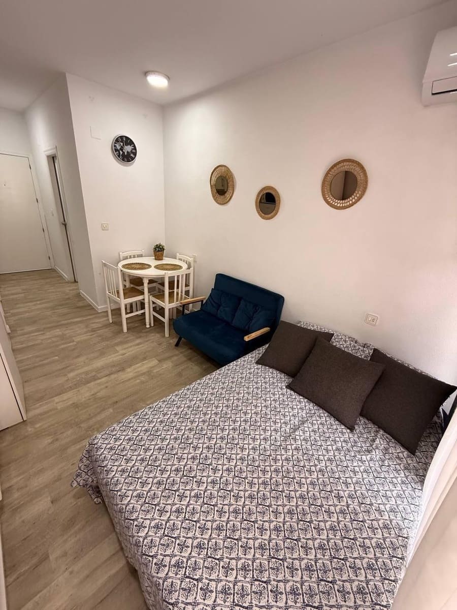 Studio till salu i Torrevieja - 89 900 € (Ref: 9997136)