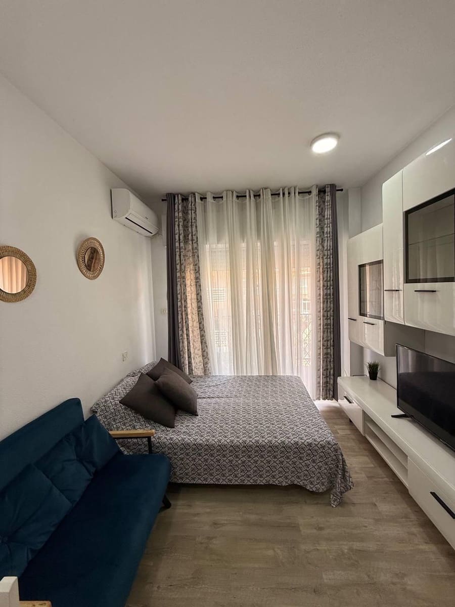Studio till salu i Torrevieja - 89 900 € (Ref: 9997136)