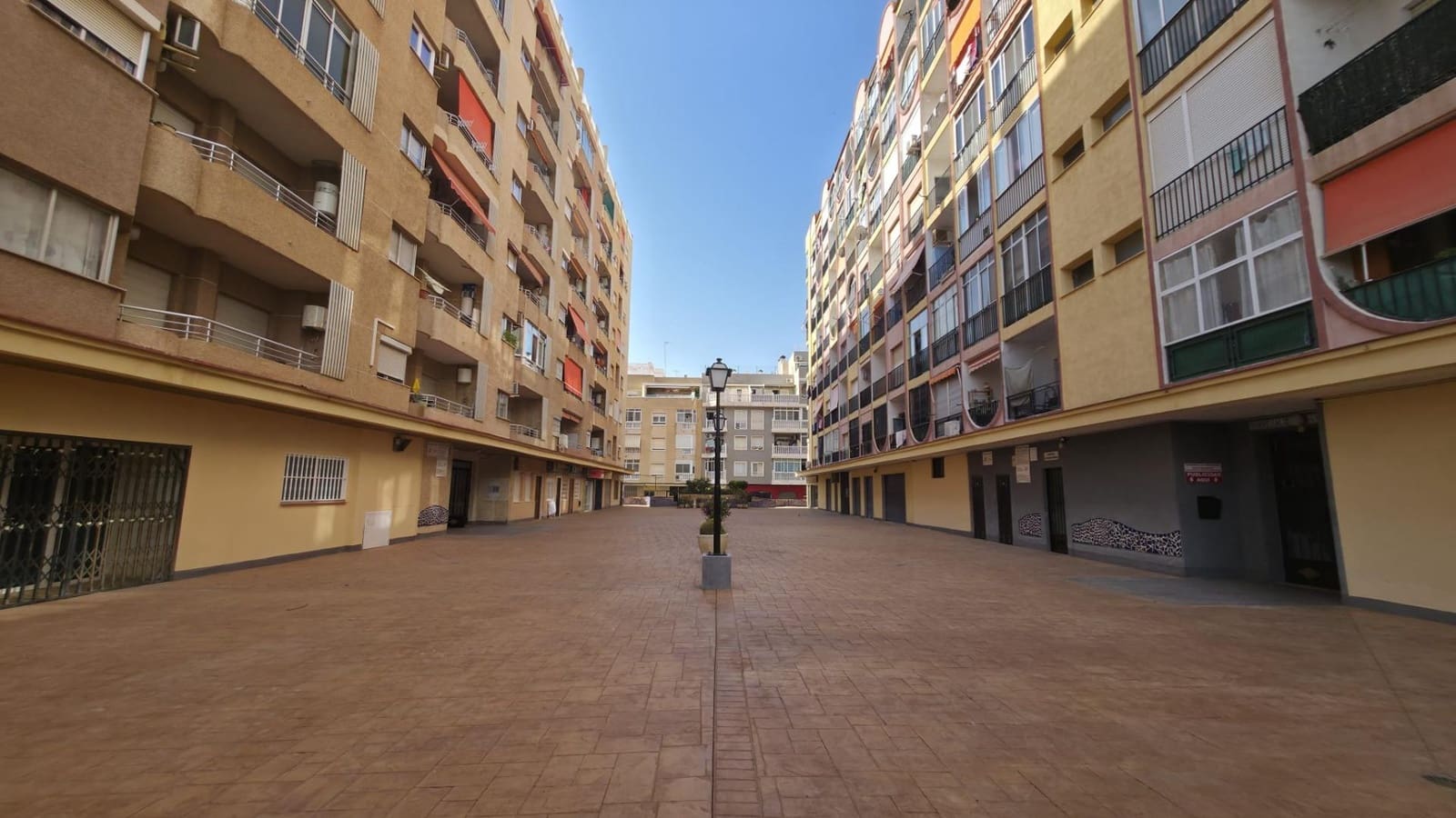 Studio till salu i Torrevieja - 89 900 € (Ref: 9997136)