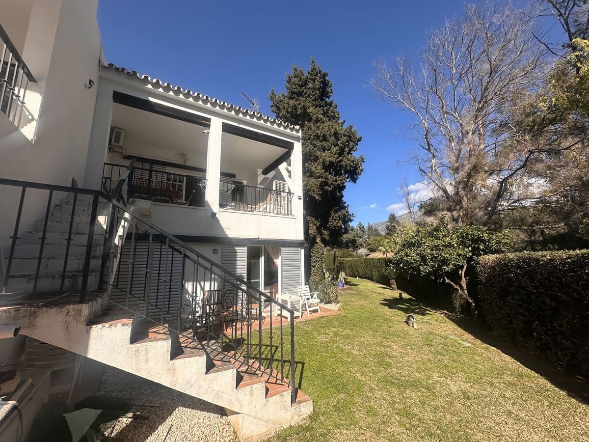4 soveværelse Byhus til salg i Marbella med swimmingpool - € 850.000 (Ref: 9096325)