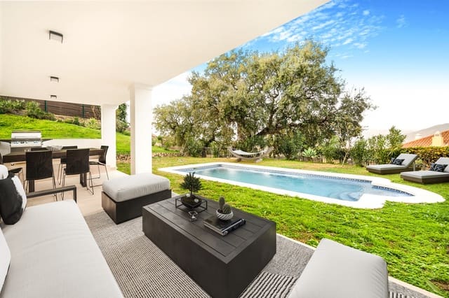 3 soveværelse Semi-Rækkehus til salg i Ojen med swimmingpool garage - € 980.000 (Ref: 9136755)