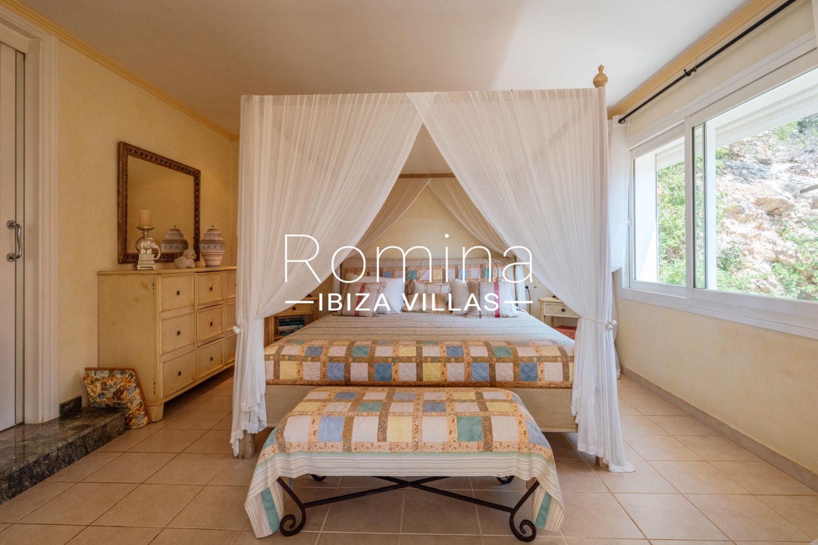 2 soverom Villa til salgs i Sant Jordi de Ses Salines med svømmebasseng garasje - € 2 400 000 (Ref: 10013922)
