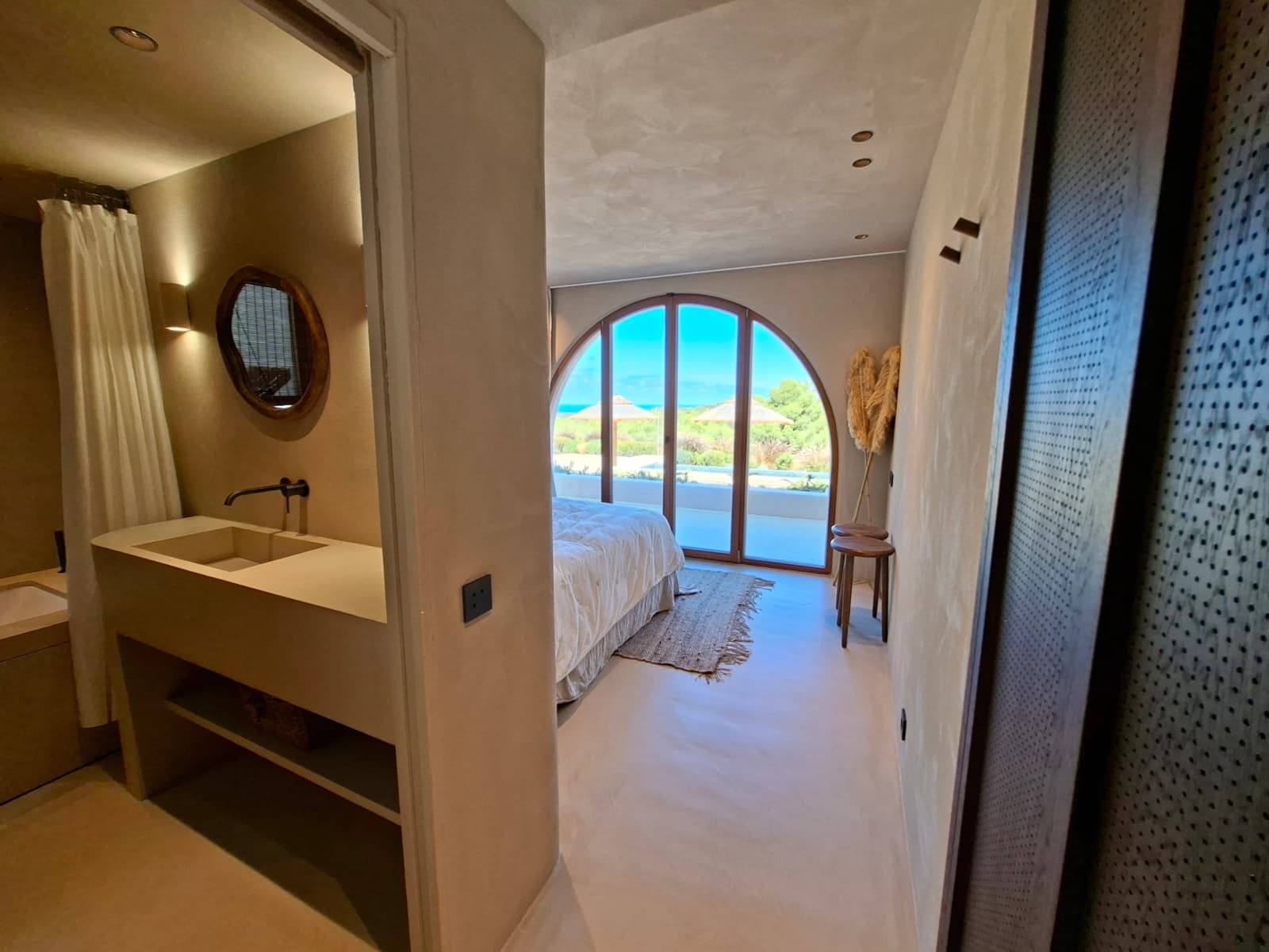 4 soveværelse Hulehus til salg i Cala Tarida med swimmingpool garage - € 6.590.000 (Ref: 10086588)