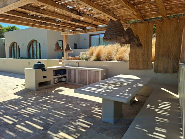 4 makuuhuone Luolatalo myytävänä paikassa Cala Tarida, San Jose / Sant Josep de Sa Talaia mukana uima-altaan 
autotalli - 6 590 000 € (Ref: 10086588)