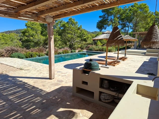 4 makuuhuone Luolatalo myytävänä paikassa Cala Tarida, San Jose / Sant Josep de Sa Talaia mukana uima-altaan 
autotalli - 6 590 000 € (Ref: 10086588)