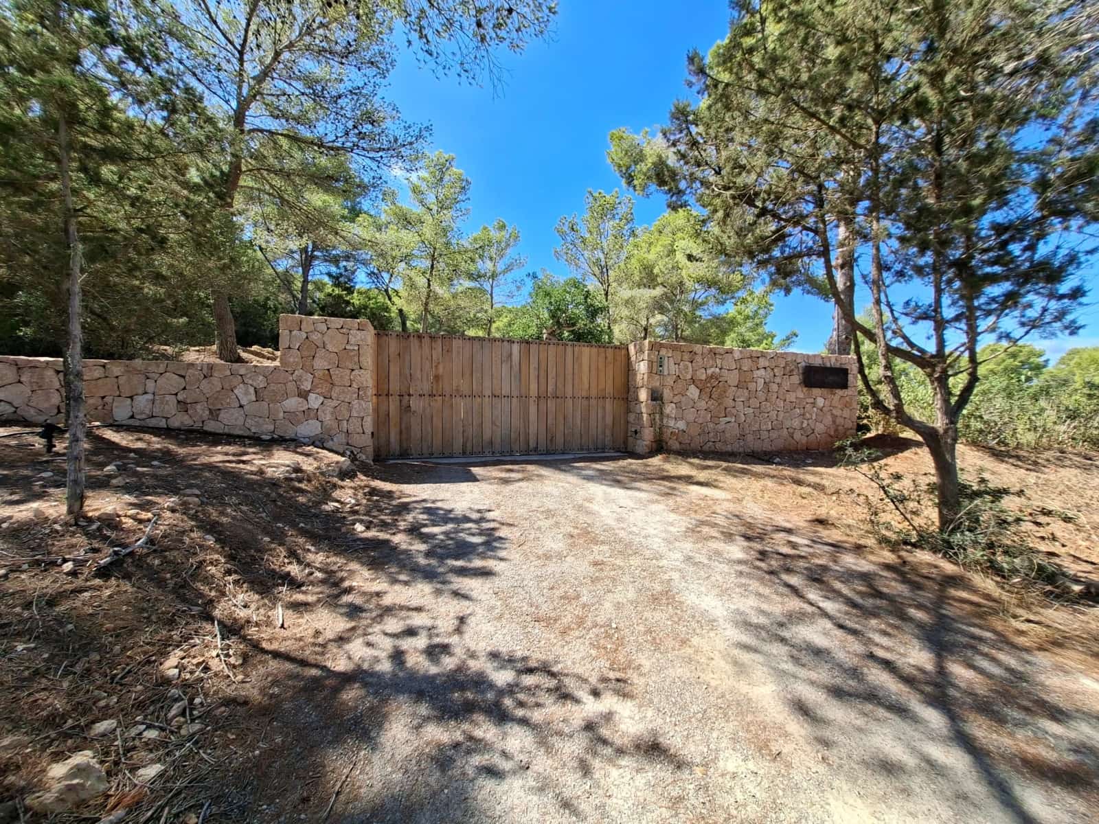 4 soveværelse Hulehus til salg i Cala Tarida med swimmingpool garage - € 6.590.000 (Ref: 10086588)