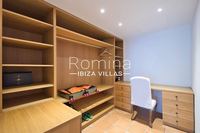 5 sypialnia Finka/Dom wiejski na sprzedaż w Santa Eulalia / Santa Eularia z basenem garażem - 8 200 000 € (Ref: 9199422)