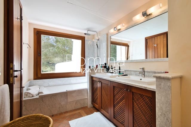 5 sypialnia Finka/Dom wiejski na sprzedaż w Santa Eulalia / Santa Eularia z basenem garażem - 8 200 000 € (Ref: 9199422)