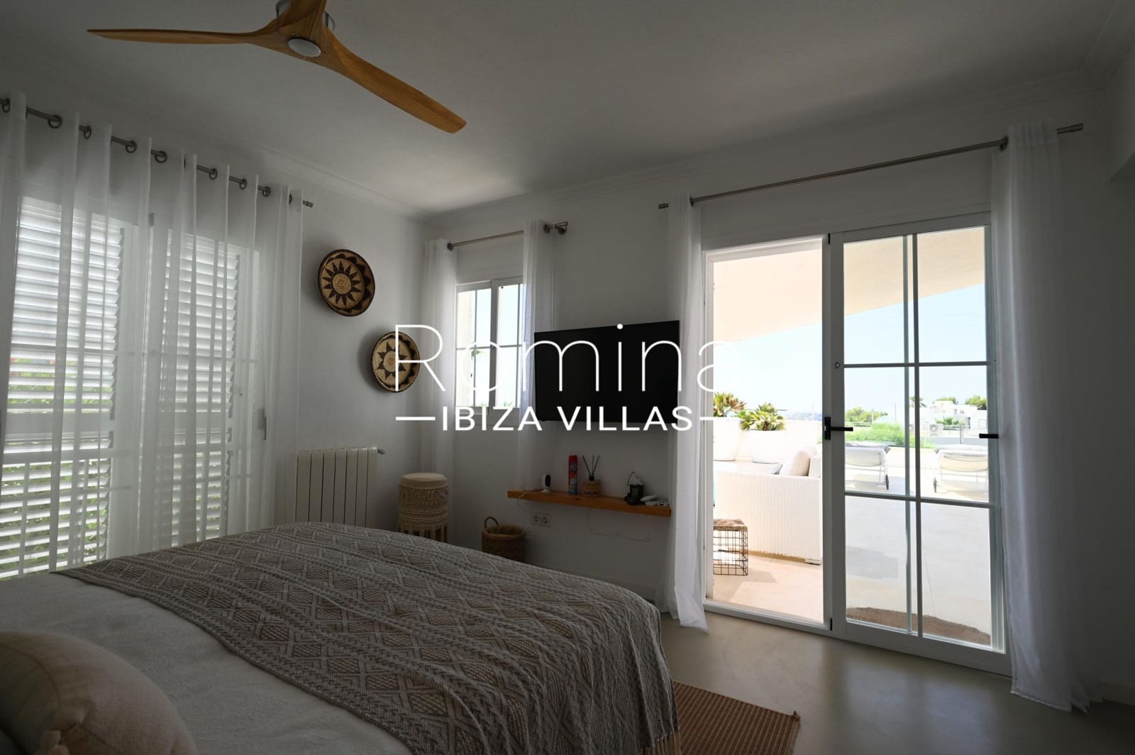 4 soveværelse Villa til salg i Santa Eulalia / Santa Eularia med swimmingpool garage - € 2.970.000 (Ref: 9199968)