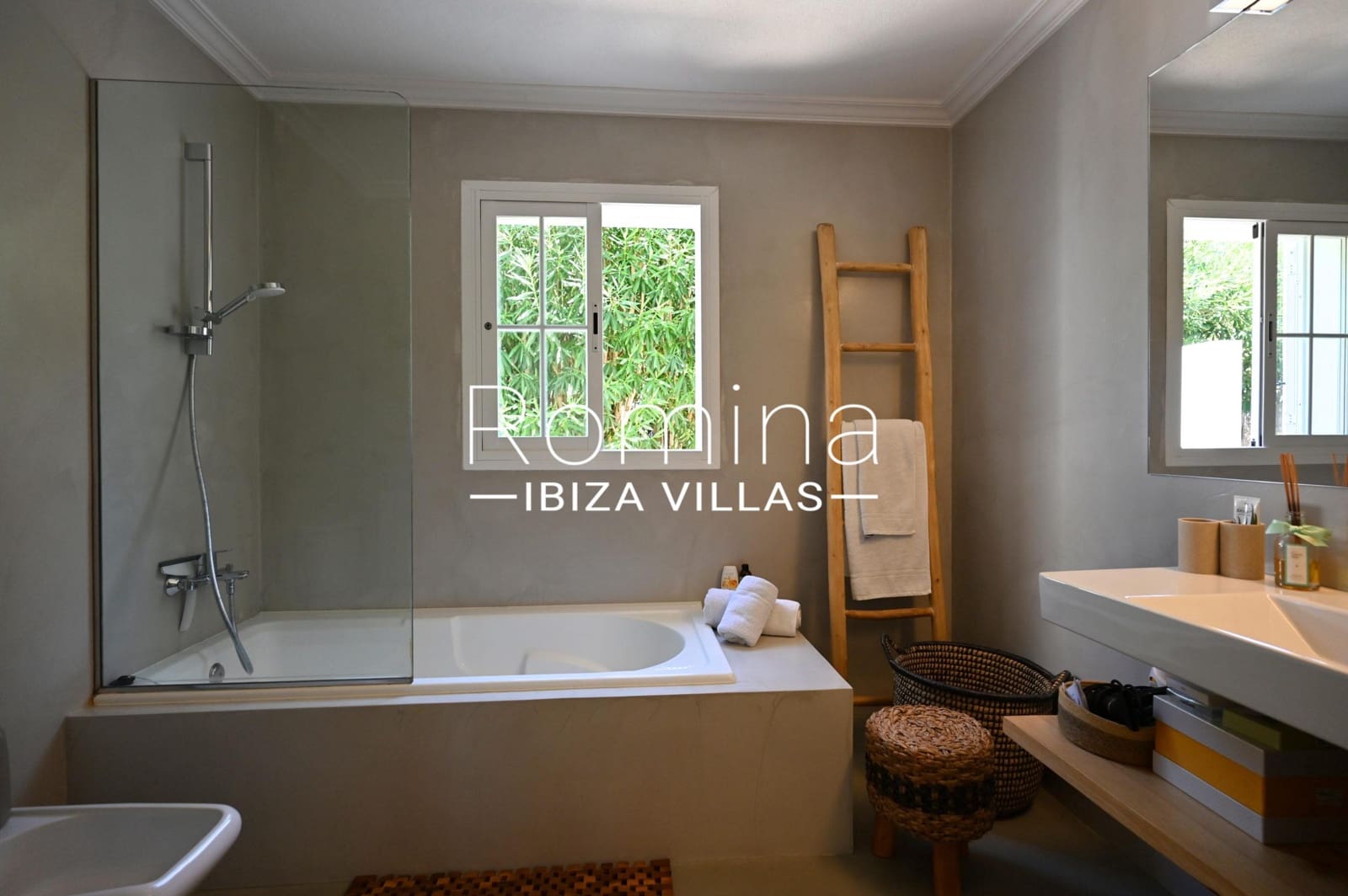 4 soveværelse Villa til salg i Santa Eulalia / Santa Eularia med swimmingpool garage - € 2.970.000 (Ref: 9199968)