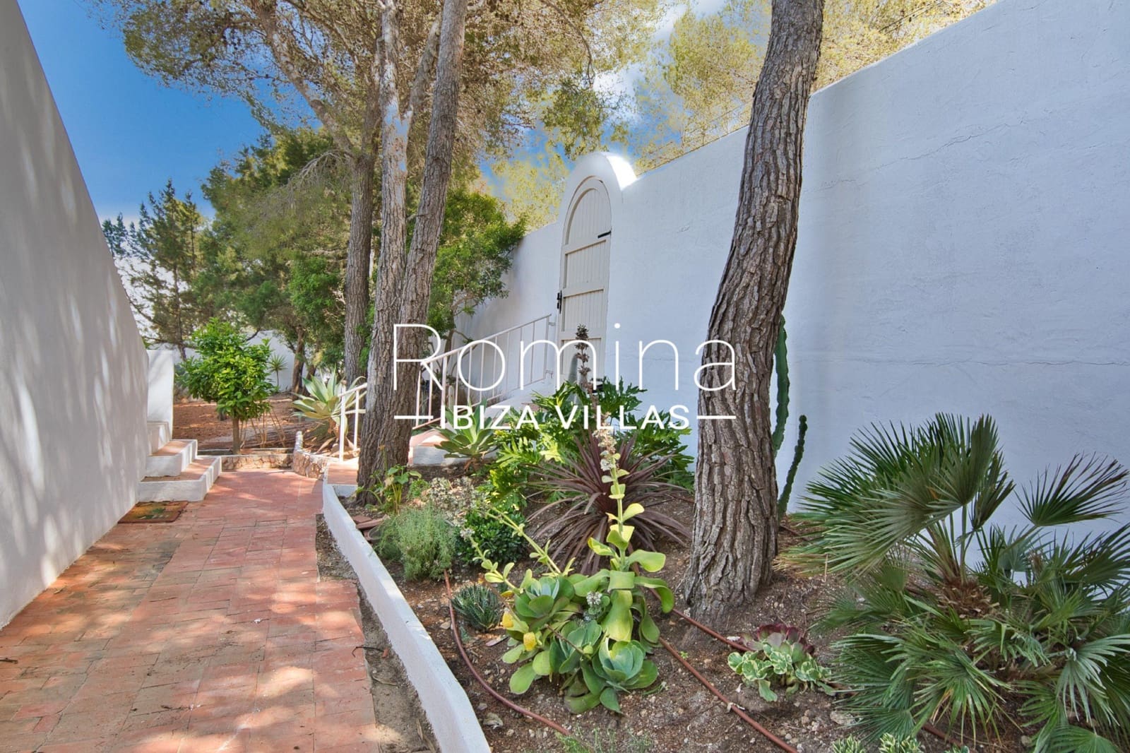 4 soveværelse Villa til salg i Cala Llenya med swimmingpool garage - € 2.800.000 (Ref: 9308712)