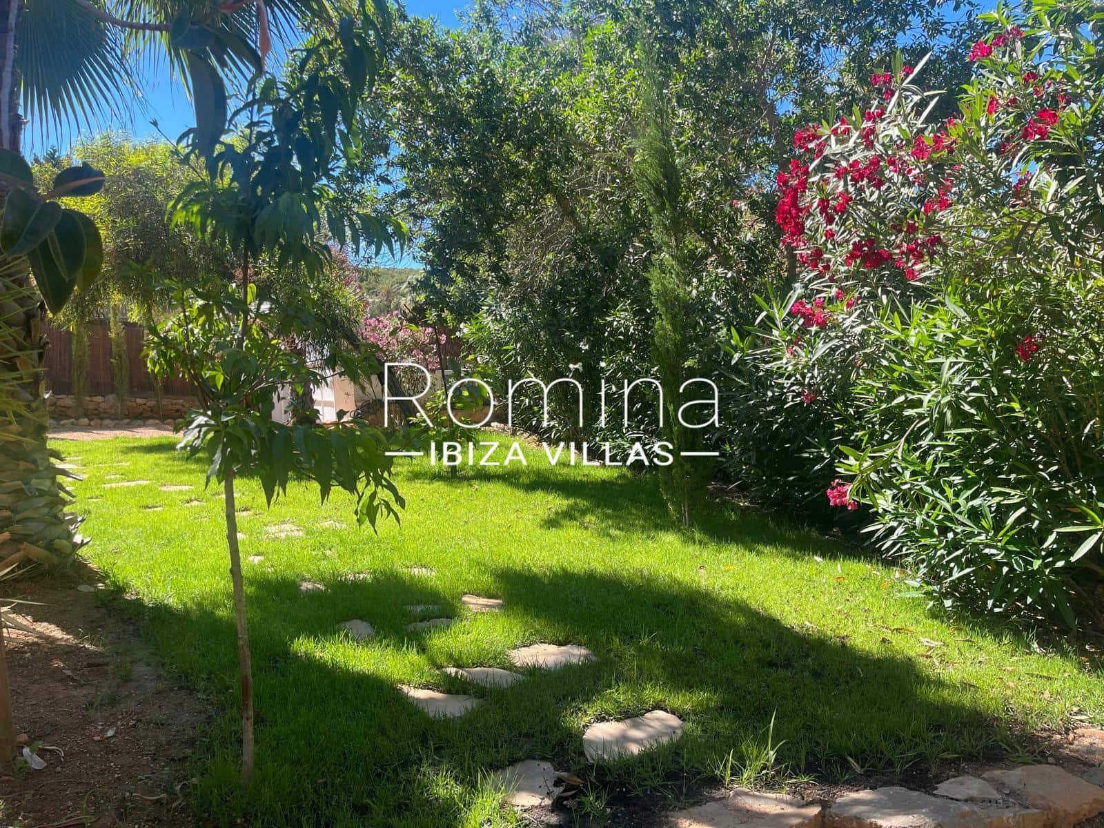 4 soveværelse Villa til salg i Cala Llenya med swimmingpool garage - € 2.800.000 (Ref: 9308712)