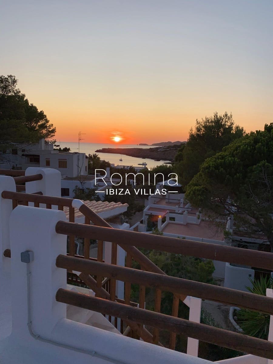 4 soveværelse Villa til salg i Cala Tarida med swimmingpool - € 1.590.000 (Ref: 9357231)