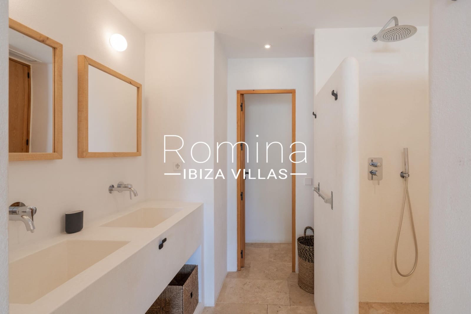 4 soveværelse Villa til salg i Cala Tarida med swimmingpool - € 1.590.000 (Ref: 9357231)