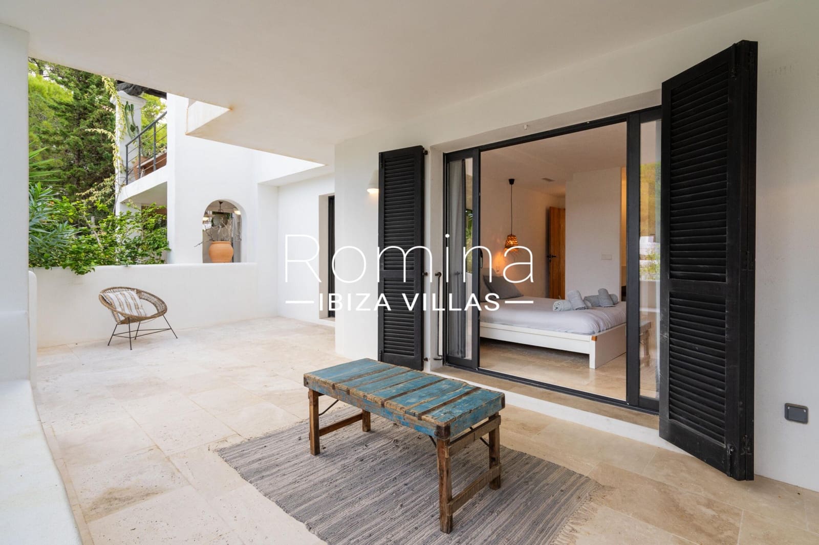 4 soveværelse Villa til salg i Cala Tarida med swimmingpool - € 1.590.000 (Ref: 9357231)