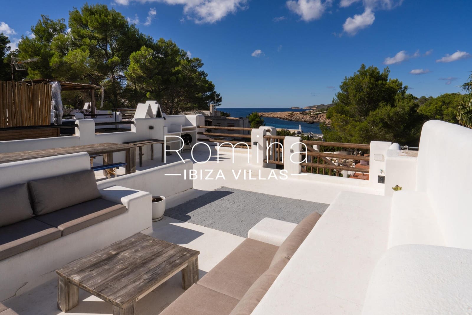 4 soveværelse Villa til salg i Cala Tarida med swimmingpool - € 1.590.000 (Ref: 9357231)