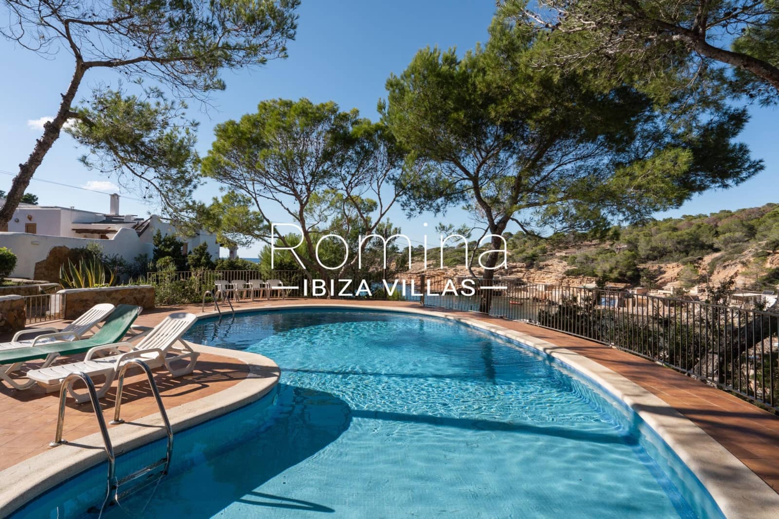 4 soveværelse Villa til salg i Cala Tarida med swimmingpool - € 1.590.000 (Ref: 9357231)