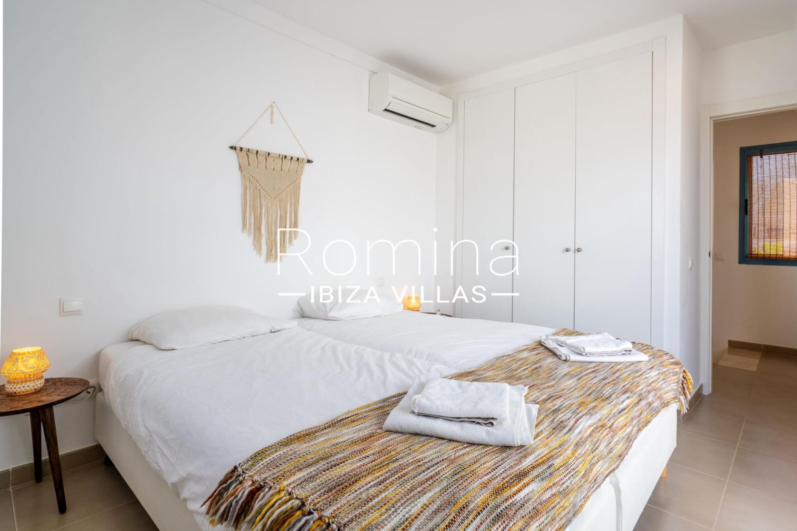 3 slaapkamer Rijtjeshuis te koop in Cala Tarida met zwembad garage - € 825.000 (Ref: 9357592)