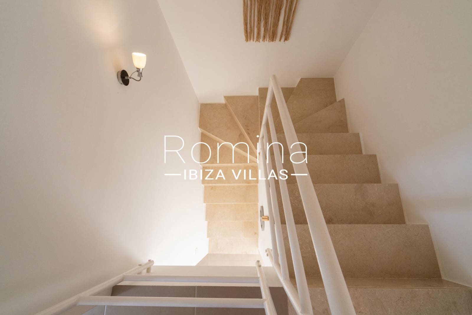 3 slaapkamer Rijtjeshuis te koop in Cala Tarida met zwembad garage - € 825.000 (Ref: 9357592)