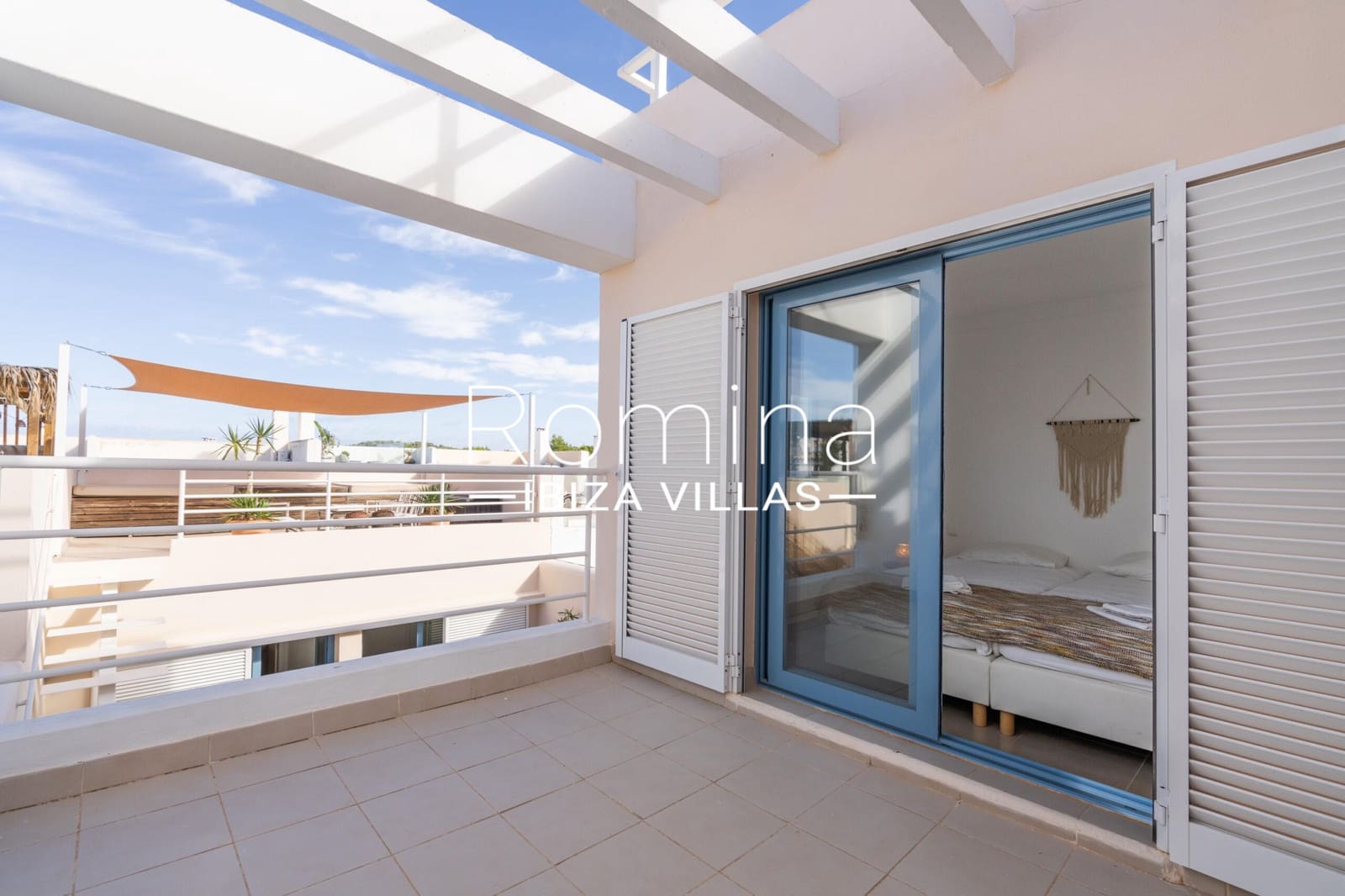 3 slaapkamer Rijtjeshuis te koop in Cala Tarida met zwembad garage - € 825.000 (Ref: 9357592)