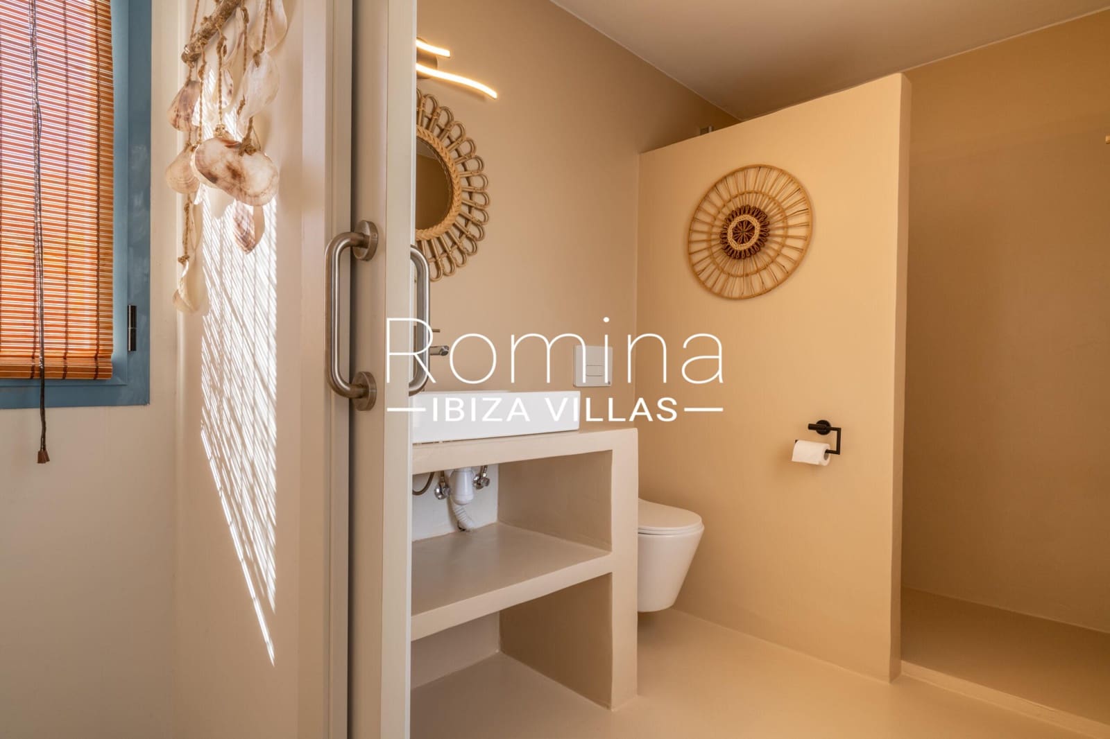 3 slaapkamer Rijtjeshuis te koop in Cala Tarida met zwembad garage - € 825.000 (Ref: 9357592)