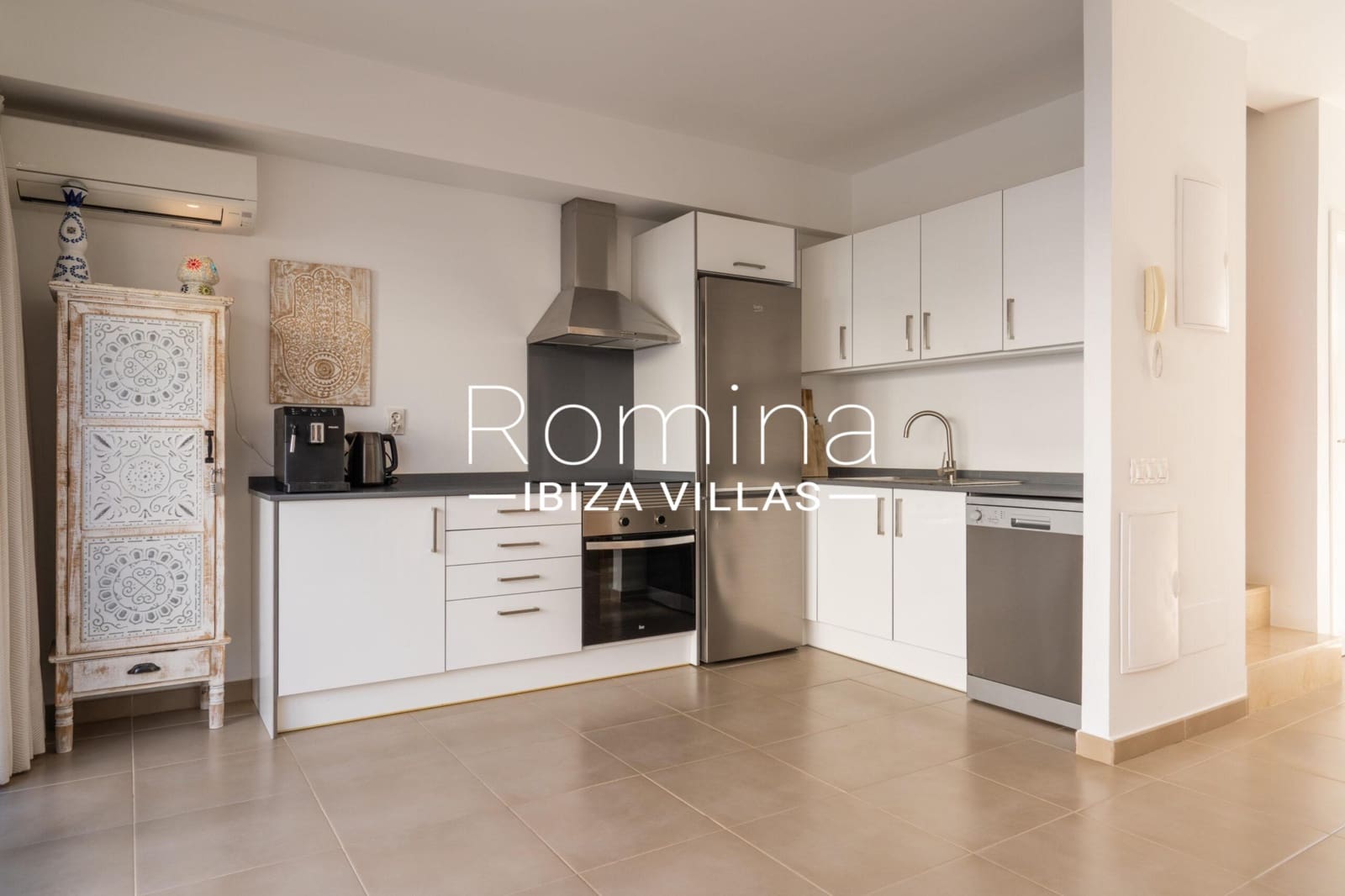 3 slaapkamer Rijtjeshuis te koop in Cala Tarida met zwembad garage - € 825.000 (Ref: 9357592)