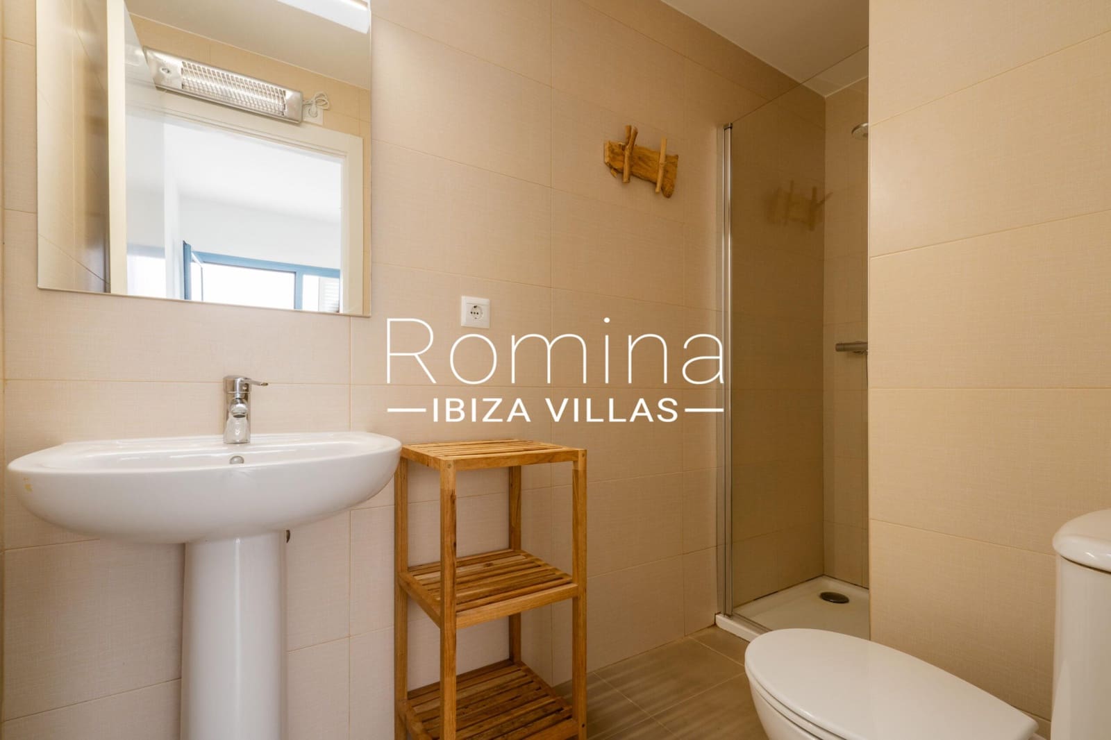 3 slaapkamer Rijtjeshuis te koop in Cala Tarida met zwembad garage - € 825.000 (Ref: 9357592)