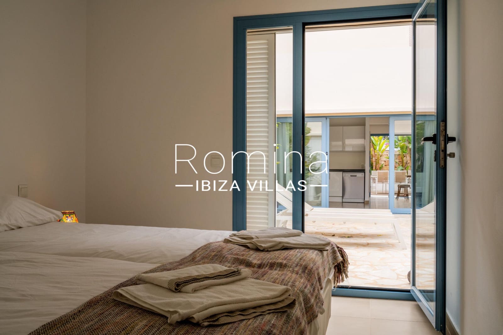 3 slaapkamer Rijtjeshuis te koop in Cala Tarida met zwembad garage - € 825.000 (Ref: 9357592)