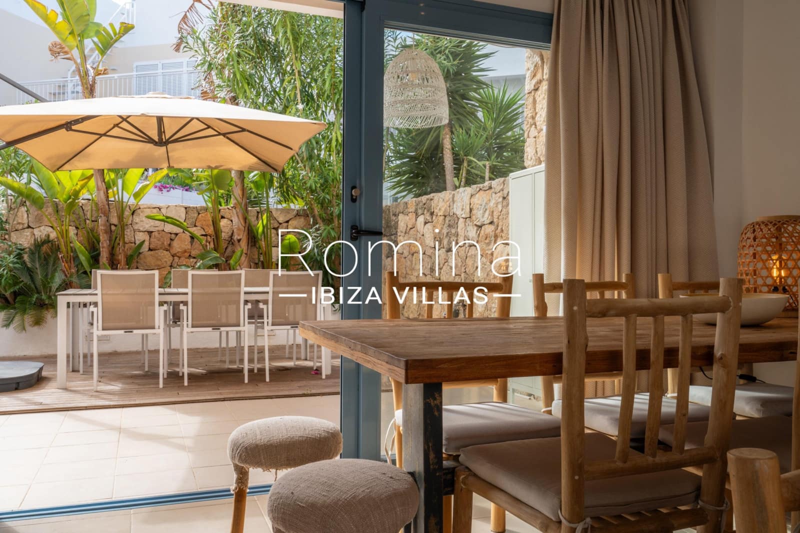 3 slaapkamer Rijtjeshuis te koop in Cala Tarida met zwembad garage - € 825.000 (Ref: 9357592)