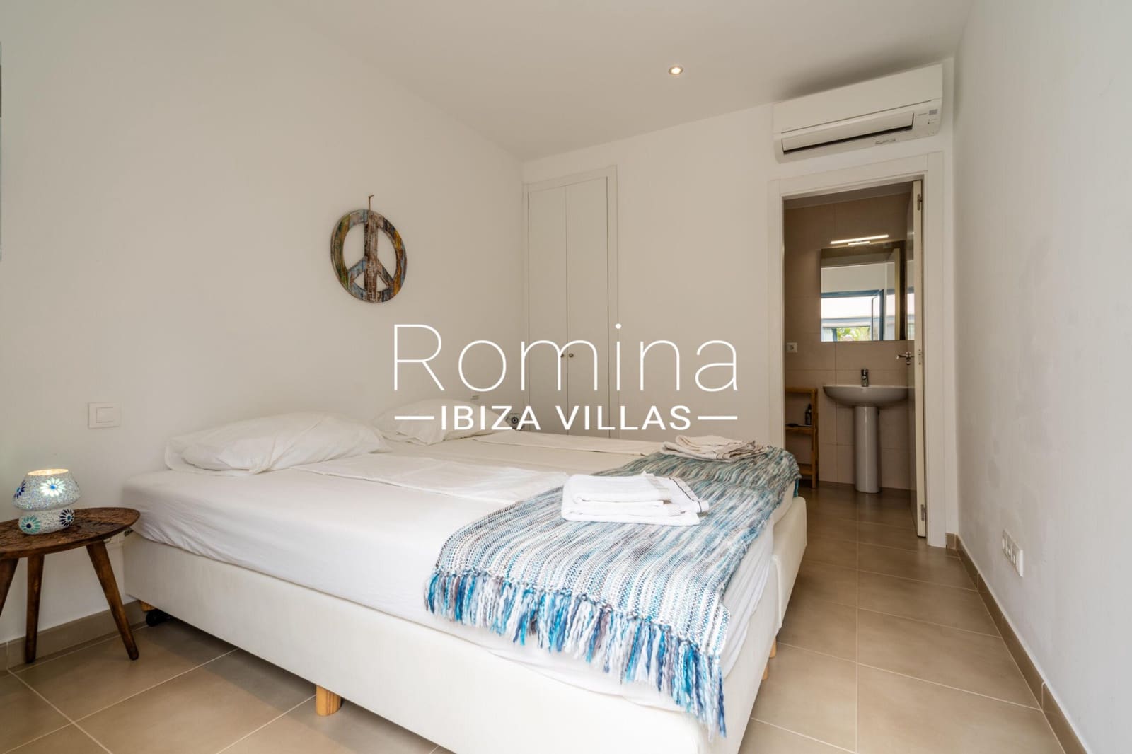 3 slaapkamer Rijtjeshuis te koop in Cala Tarida met zwembad garage - € 825.000 (Ref: 9357592)