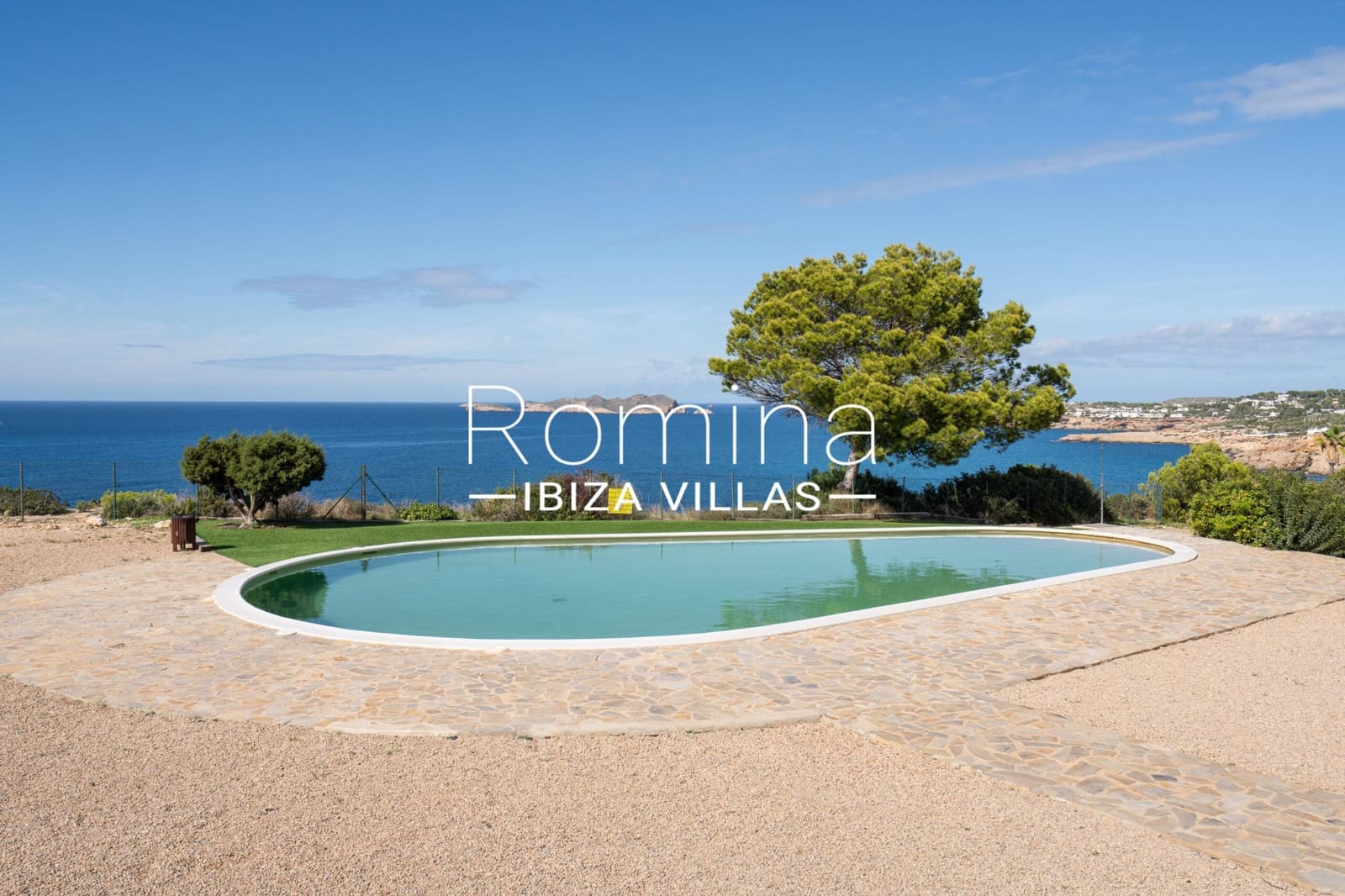 3 slaapkamer Rijtjeshuis te koop in Cala Tarida met zwembad garage - € 825.000 (Ref: 9357592)